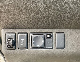 Nissan Navara D40 2,5 dCi Double Cab - 6