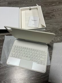 Floating keyboard case with Trackpad - 6