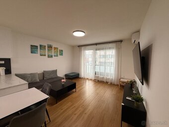 NADŠTANDARDNÝ 2 IZBOVÝ BYT V TOP LOKALITE PRI CENTRÁLI - 6