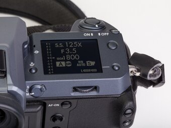 FujiFilm GFX 100 telo + SmallRig držiak (Bazár) - 6
