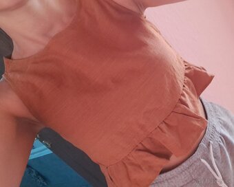 Letny hnedy top/bluzka s volanom - 6