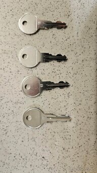 Predám nový orig.strešný nosič na opel Mokka - 6