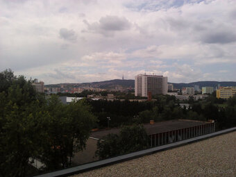 Prenájom 2-izbového zariadeného bytu s garážou v RETRE - 6