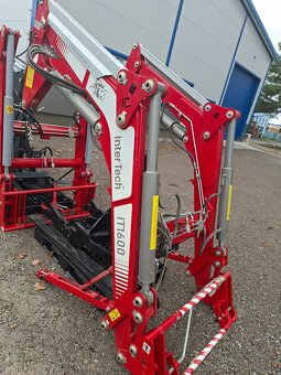 PREDAM CELNY NAKLADAC NA TRAKTOR ZETOR - 6