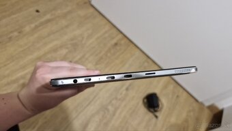 CHUWI 10.1" windows tablet usb-c - 6
