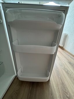 Predám chladničku Zanussi ZRT18100WA - 6