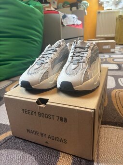 Yeezy Boost 700 V2 Static EU45 1/3 - 6