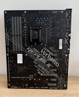 Predám Asus Strix Z390H, Intel i5 9600K, Corsair DDR4 2x4GB - 6