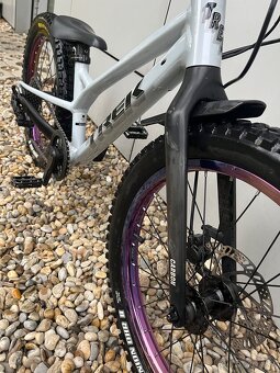 Detský bicykel TREK Wahoo 20 Trail Plasma Grey Pearl 2025 - 6