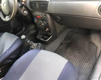 Fiat punto 2010 - 6