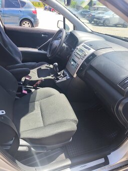 Toyota Corolla Verso - 6
