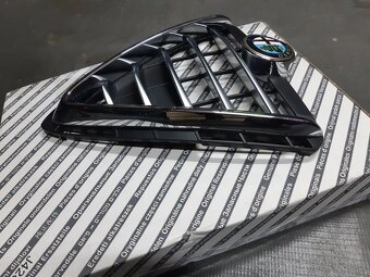 Predám prednú masku na alfa romeo giulietta.originál - 6