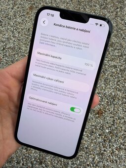 IPhone 14 - baterie 100% - 6