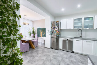 Predaj 4 izbový moderný rodinný dom, garáž, zariadený - 6