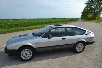 Alfa Romeo GTV6 2.5 V6 - 6