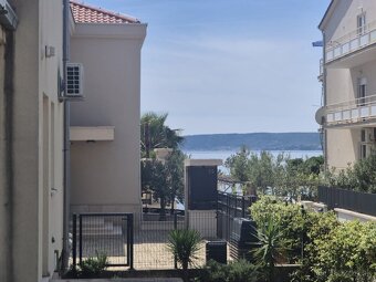 Chorvátsko, apartmán s garážou, terasou 50 metrov od mora. - 6