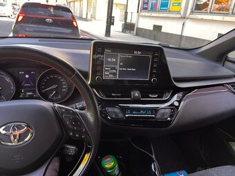 Toyota C-HR vo vybave GR sport r. 2022, hybrid - 6