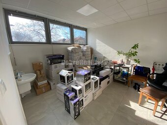 Na prenájom  pekný obchodný priestor o rozlohe 110 m2 v Rima - 6