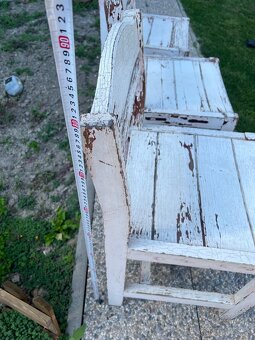 Stare drevene masivne pevne stolicky - 6