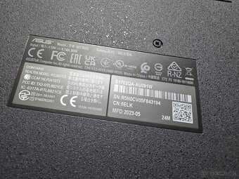 Velky 17.3 palcovy Asus Vivobook s17 model 2023 s procesorom - 6