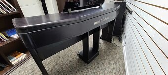 CLAVINOVA CVP-35 Pod stromček - 6