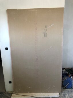 4 kusy sádrokartón ,paroizolacna fólia - 6