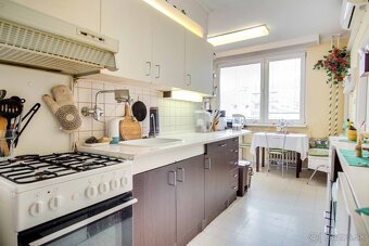 2-izbový byt prerobený na 3-izbový s balkónom blízko stanice - 6