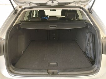 VW Golf Variant 1,0 TSI Life - rok 2022 - 6