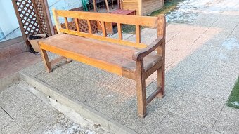 3 stare drevene lavice a rozkladacie kreslo - 6