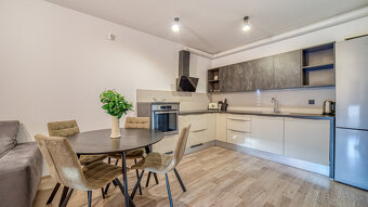 Moderný kompletne zariadený 2 izb byt s balkónom, pivnicou a - 6
