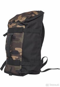 Nový batoh Traveller Backpack black/camo one size - 6