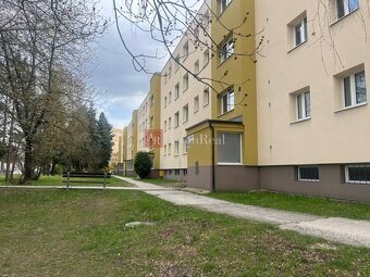 NA PREDAJ: 1 izb. byt 31,50 m2, 2 posch. Ďumbierska, BB - 6