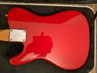 Fender Bullet z roku 1981 – červený „Vyrobené v USA - 6