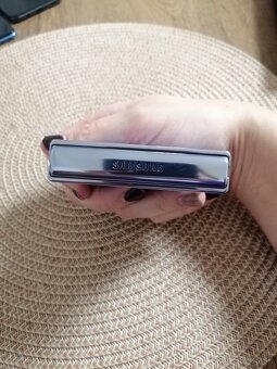 Samsung galaxy Z Flip 4 - 6