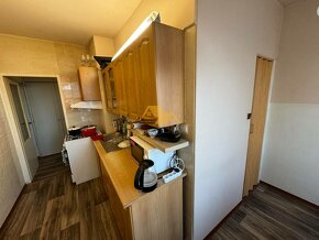 Znížená cena Predám 2 izbový byt s balkónom v Nových Zámkoch - 6