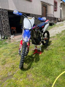 Yamaha YZF 250 - 6