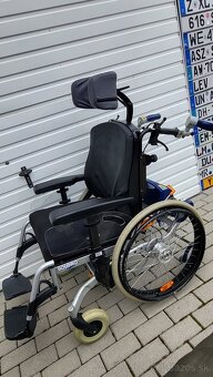 invalidny vozík 51cm s elektrickým pohonom pre asistenta - 6