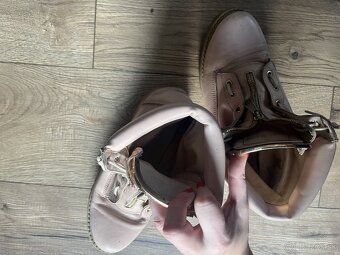 Nosene damske staroruzove polcizmicky, zn. Balmain - 6