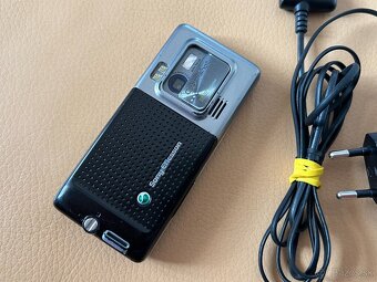 Sony Ericsson C702 - 6