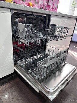 Predam pouzivanu umyvacku riadu a indukcnu varnu dosku WHIRP - 6