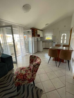 CHORVÁTSKO, apartmán, ubytovanie pri pláži s pieskom v mori - 6