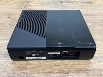 Samostatná herná konzola XBOX 360E 4GB na diely / opravu - 6
