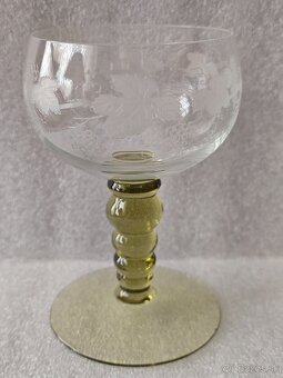 Karafa a poháriky. - 6