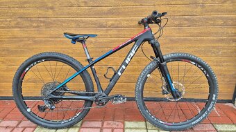 Carbonovy horský bicykel značky CUBE - 6