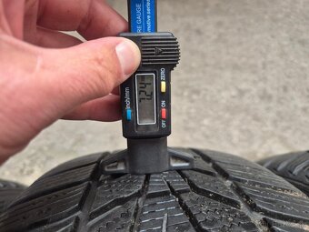 205/55 r19 zimné 4 ks HANKOOK dezén 7,2-6,8 mm - 6