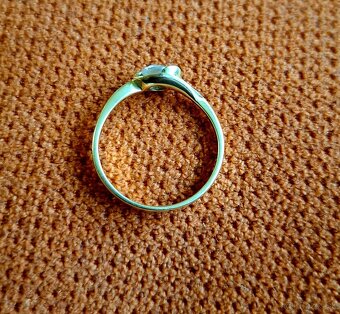zlaty prsten 14k. 585/1000 Váha - 1.85gr - 6