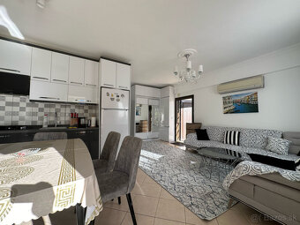 IBA U NÁS Na predaj 3i apartmán s terasou v centre Kemeri, - 6