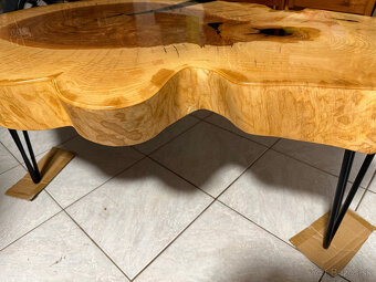 Predám epoxidový konferenčný stôl z dreva jaseň - 6