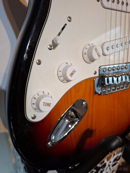 Predám elektrickú gitaru pre laváka - 6