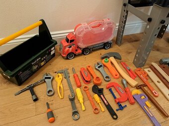 Stol s naradim, kamion s naradim, ... - 6